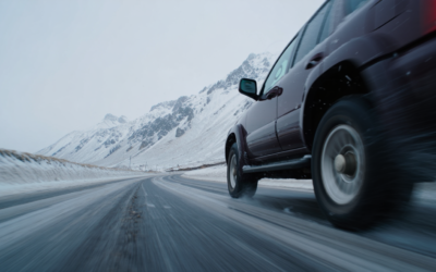 Glissade sur route verglacée : que faire pour garder le contrôle ?